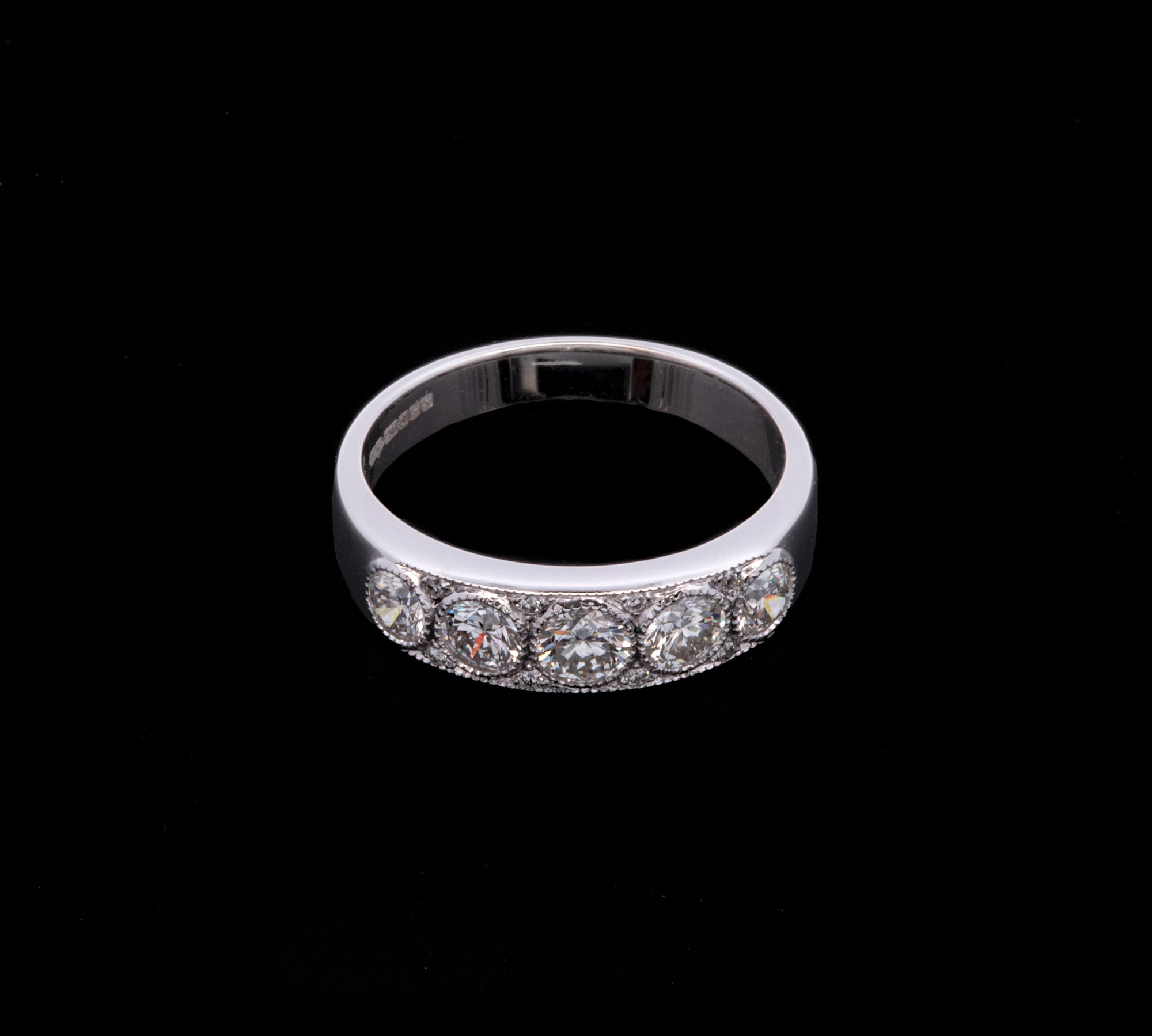 18K White Gold Round Brilliant Cut Diamond Band