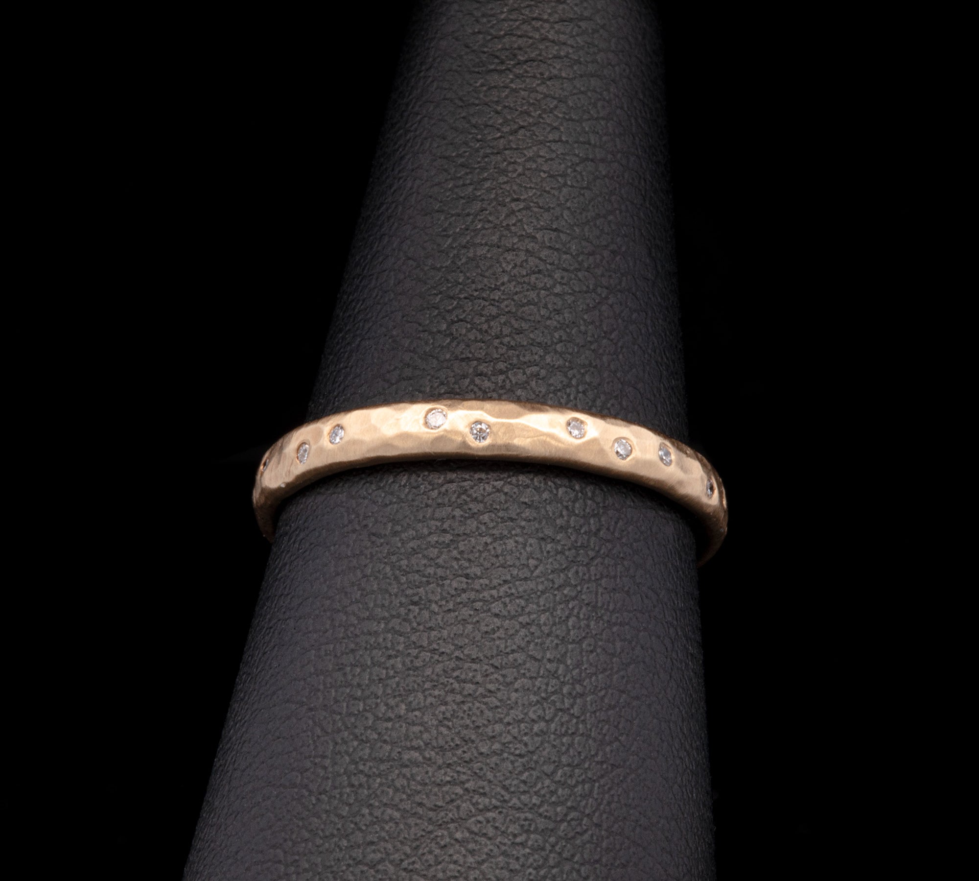 18K Yellow Gold Hammered Diamond Band
