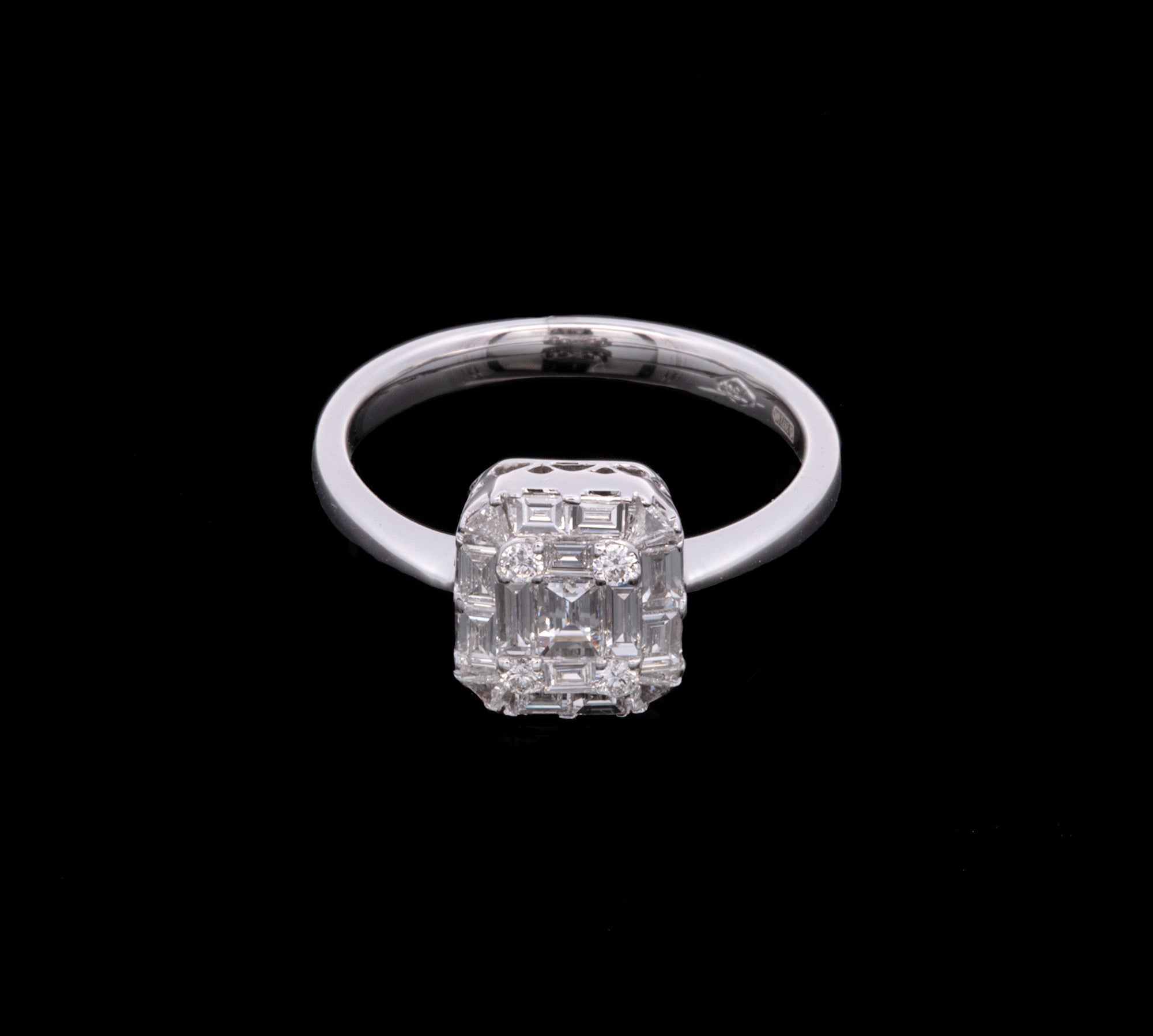 18K White Gold Round And Baguette Diamond Ring