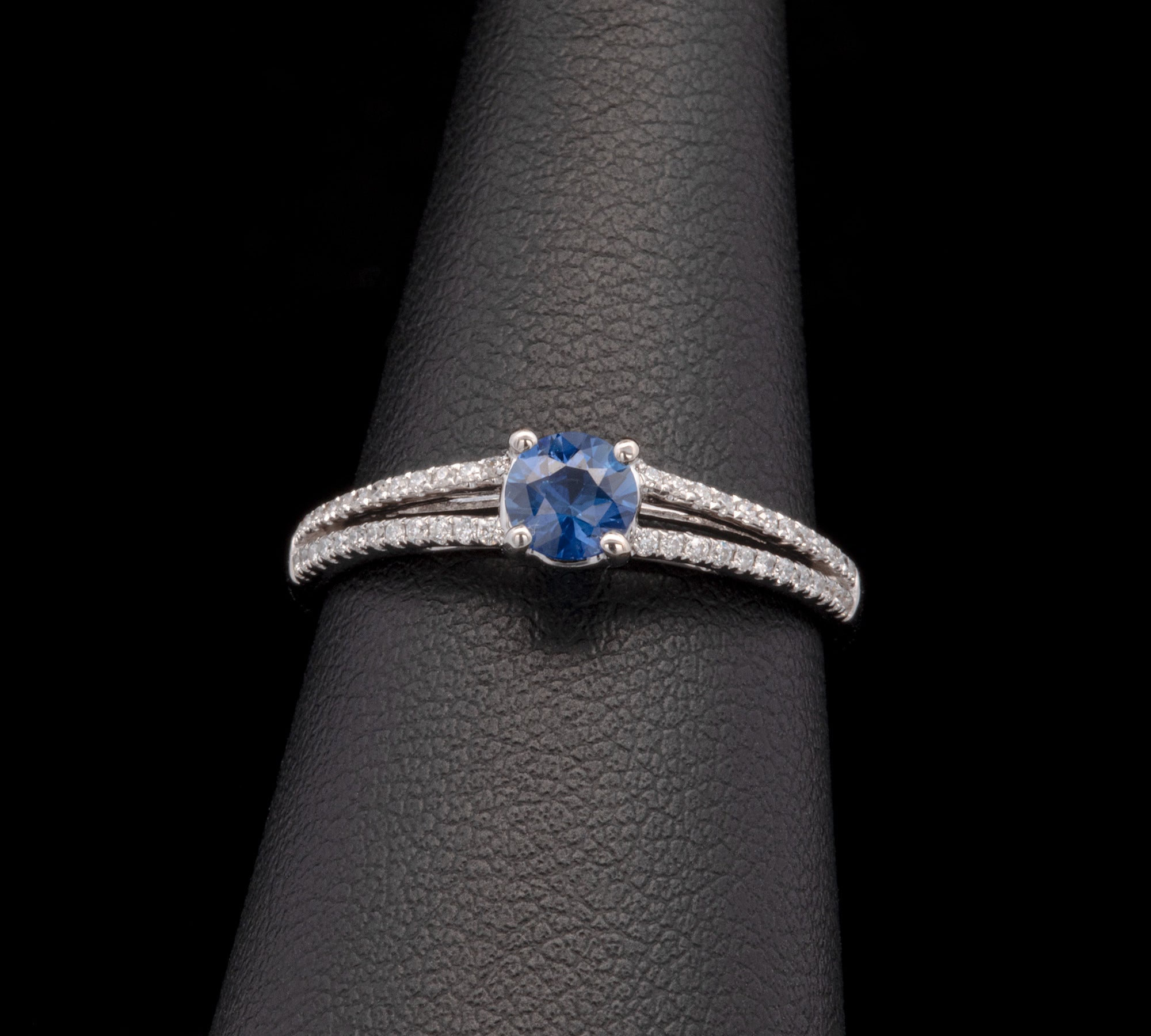 18K White Gold Sapphire And Diamond Split Shank Ring