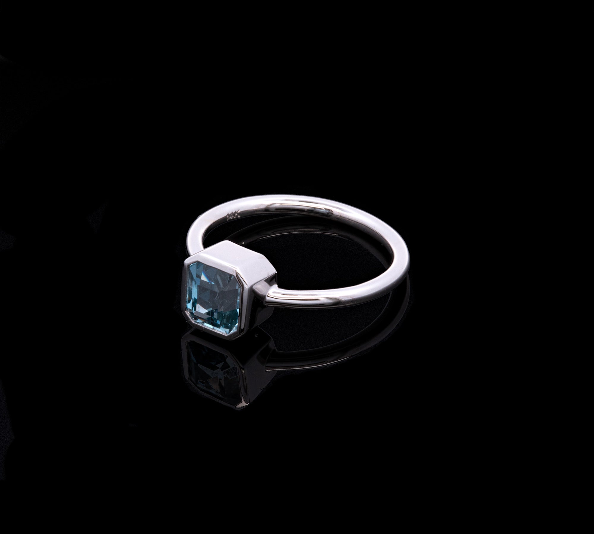 14K White Gold Bezel Set Aquamarine Ring