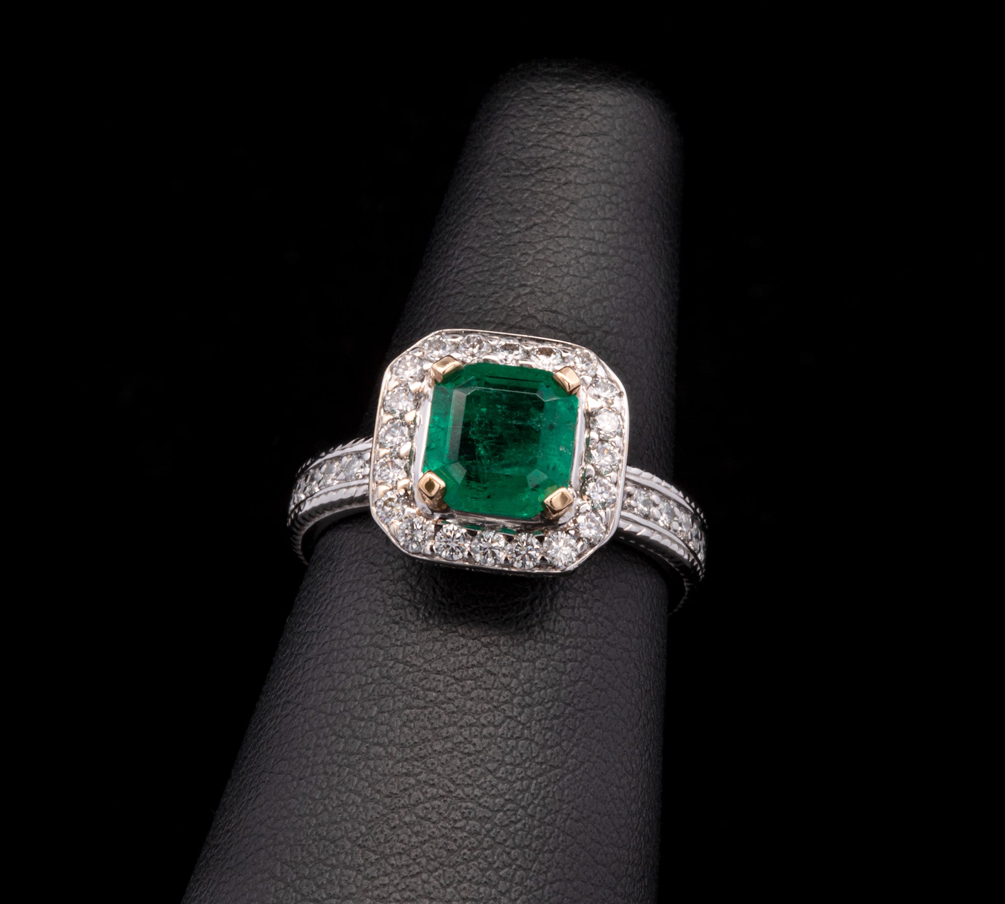 18K White Gold Emerald And Diamond Ring