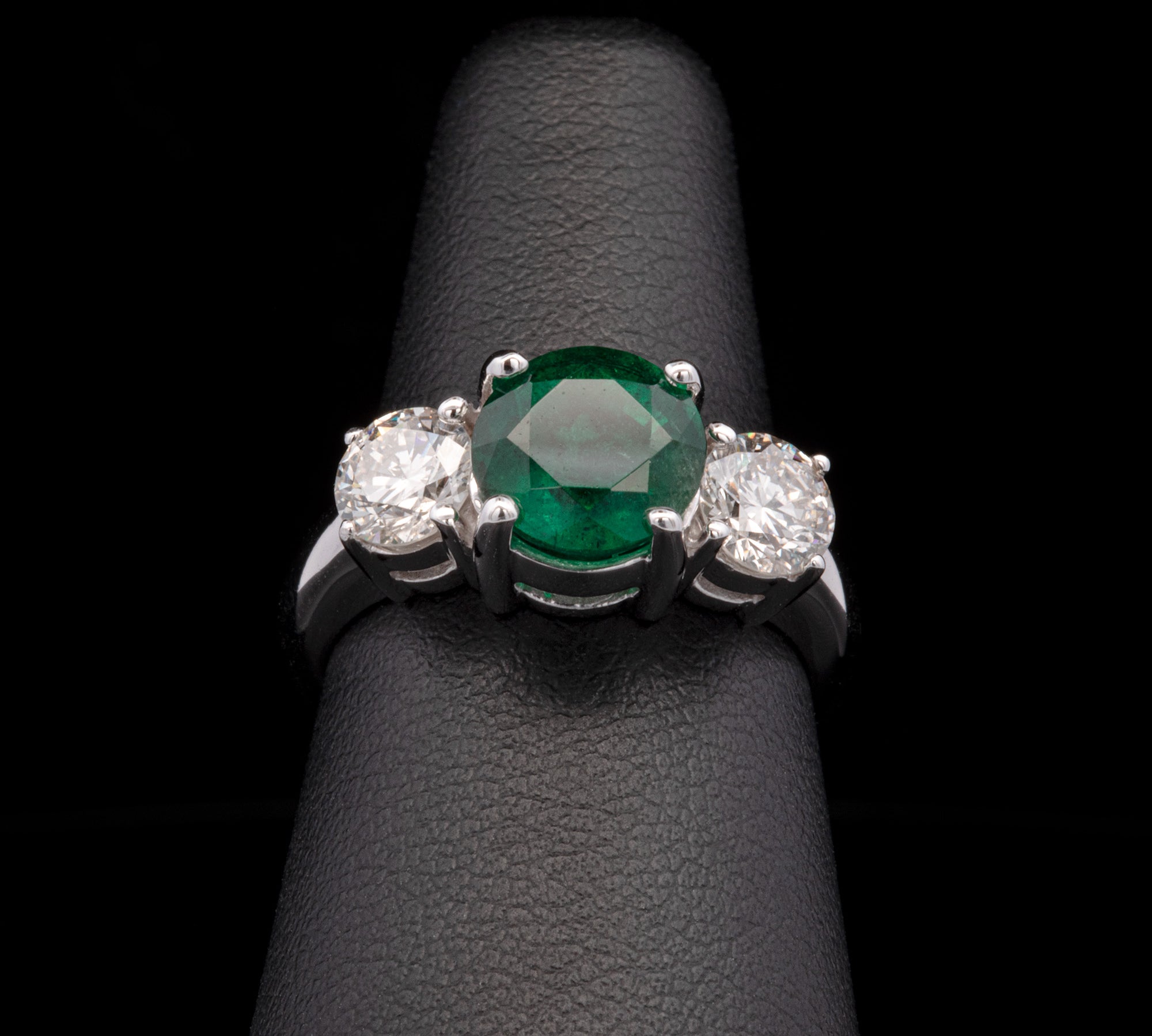 18K White Gold 2.18ctw Emerald And Diamond Ring