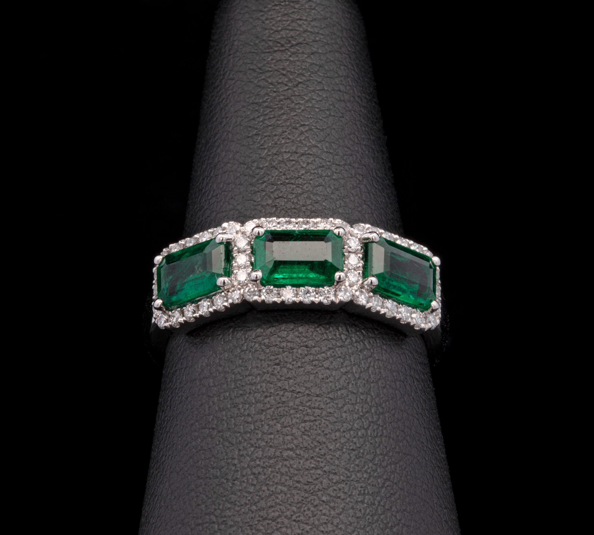 18K White Gold Emerald And Diamond Band