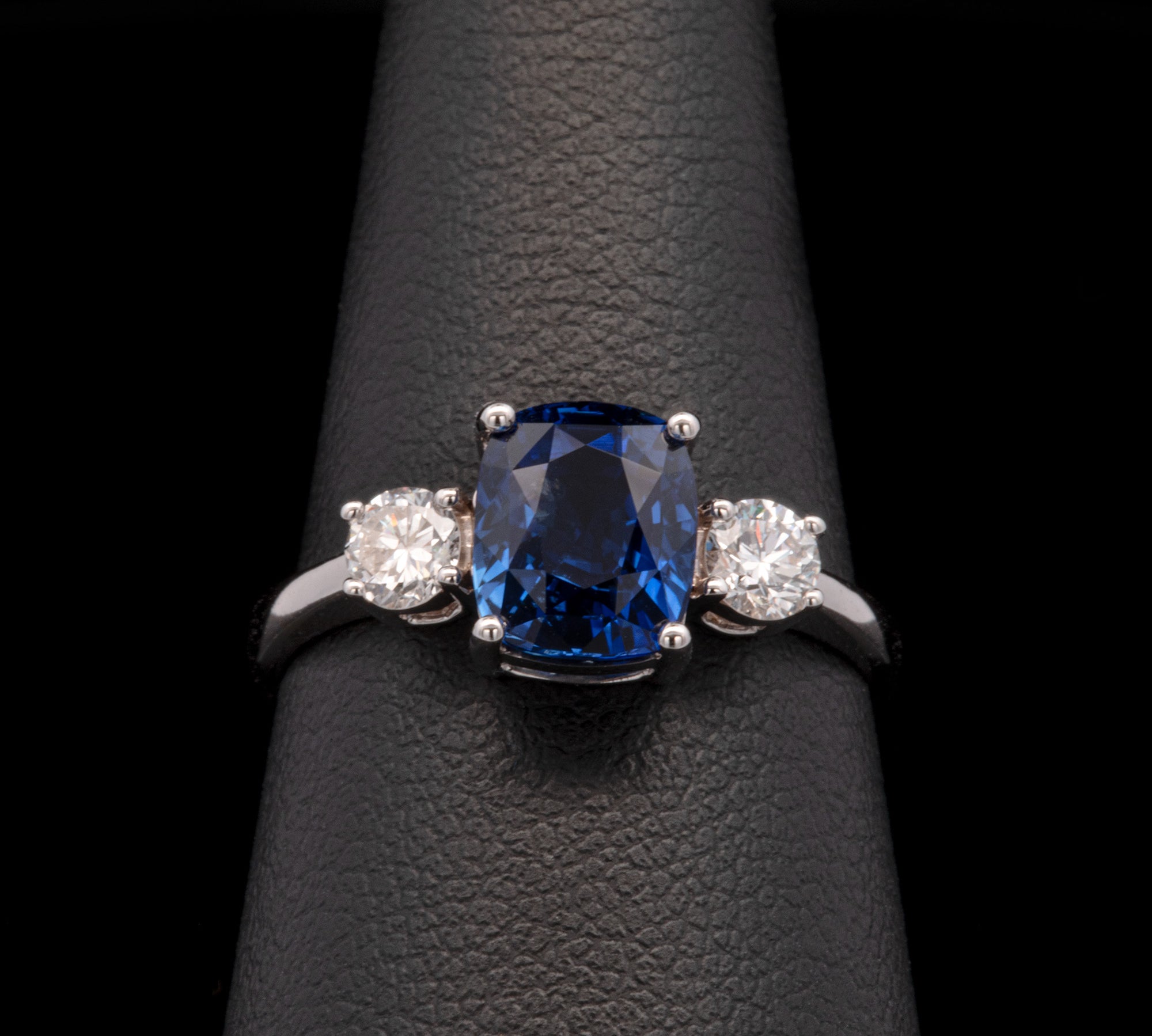 18K white Gold Ceylon Sapphire And Diamond Ring