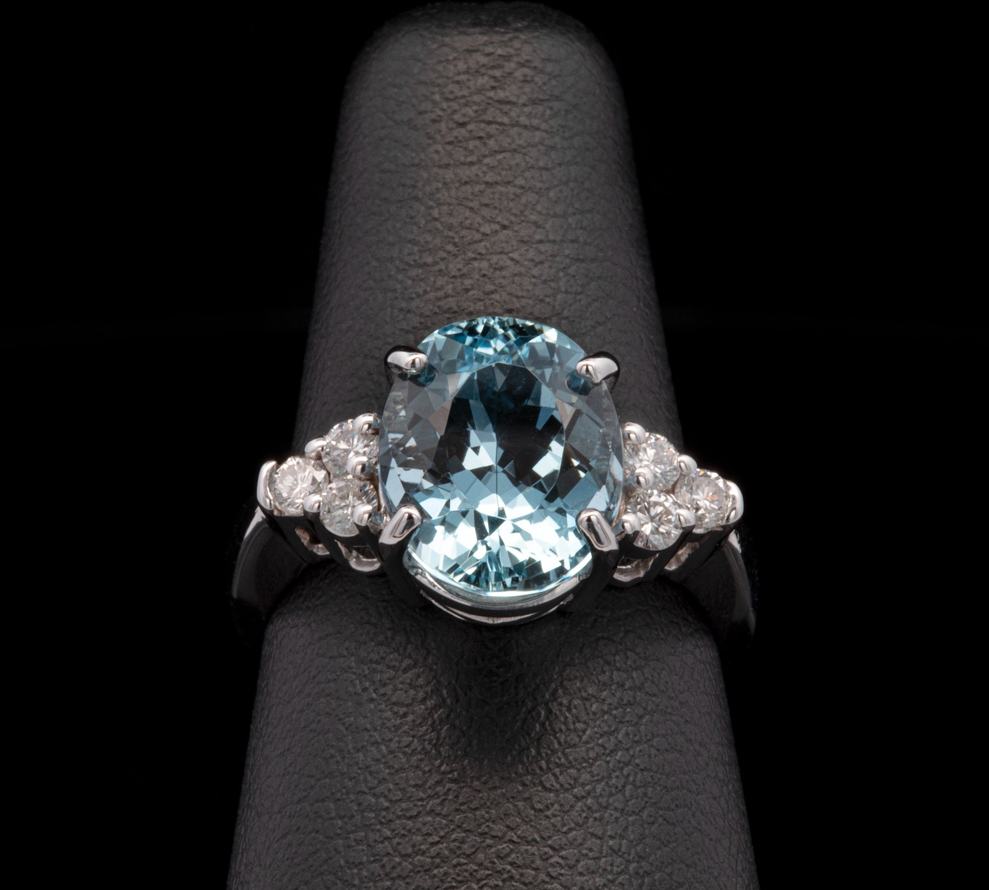14K White Gold Oval Aquamarine And Diamond Ring