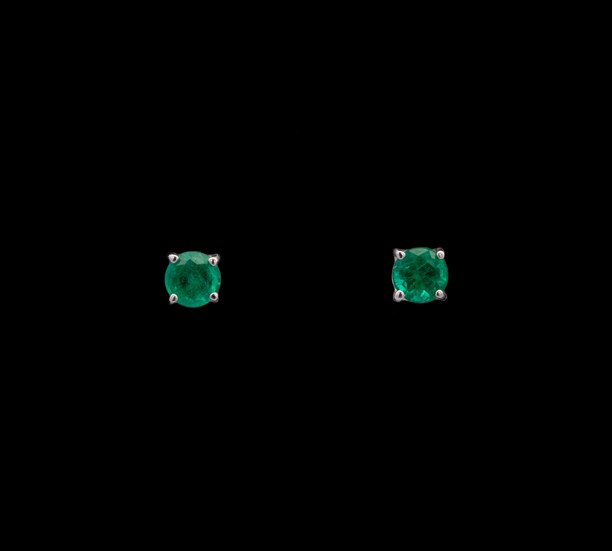 14K White Gold 0.68ctw Emerald Stud Earrings