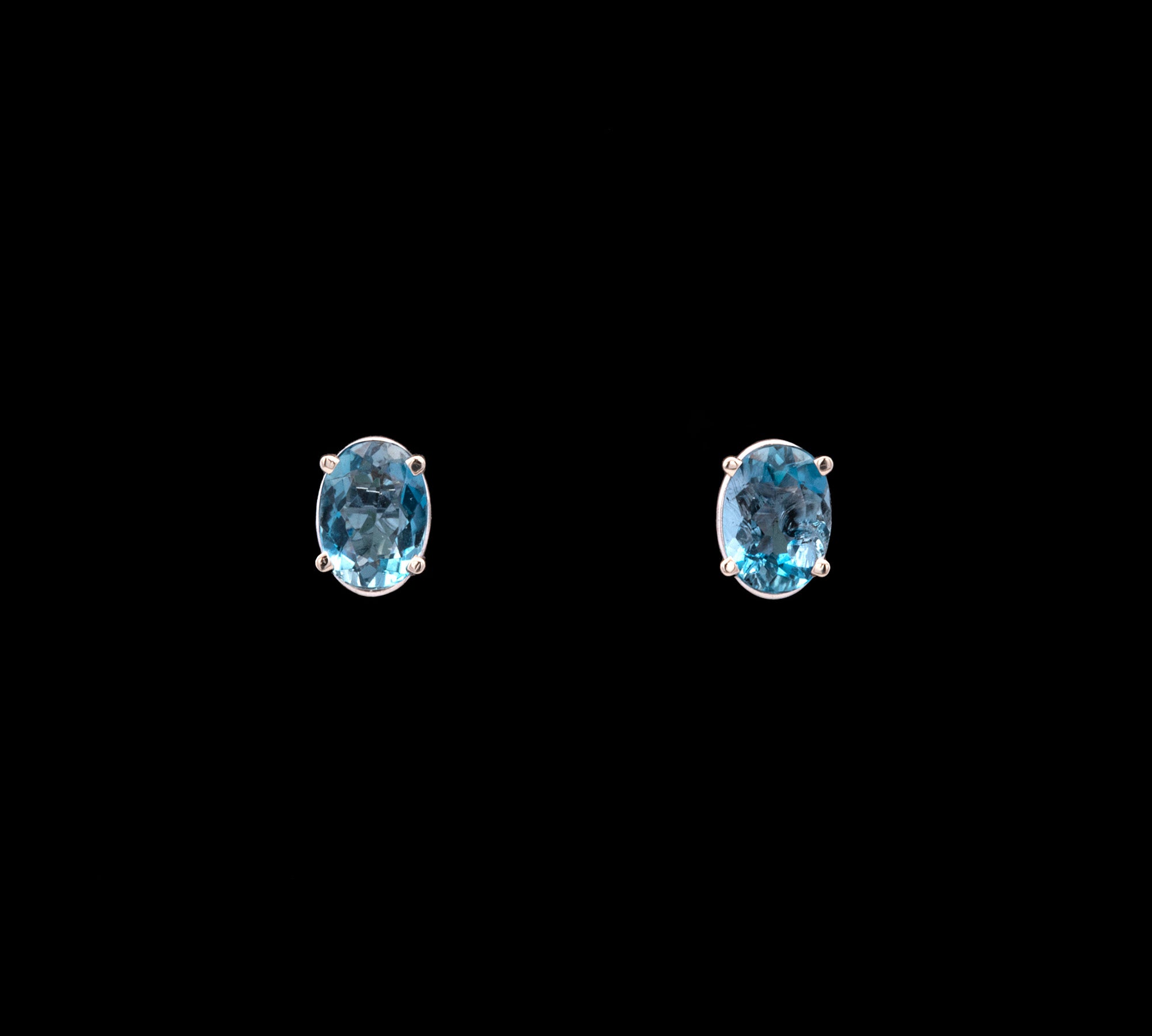 14K White Gold 1.08ctw Oval Aquamarine Stud Earrings