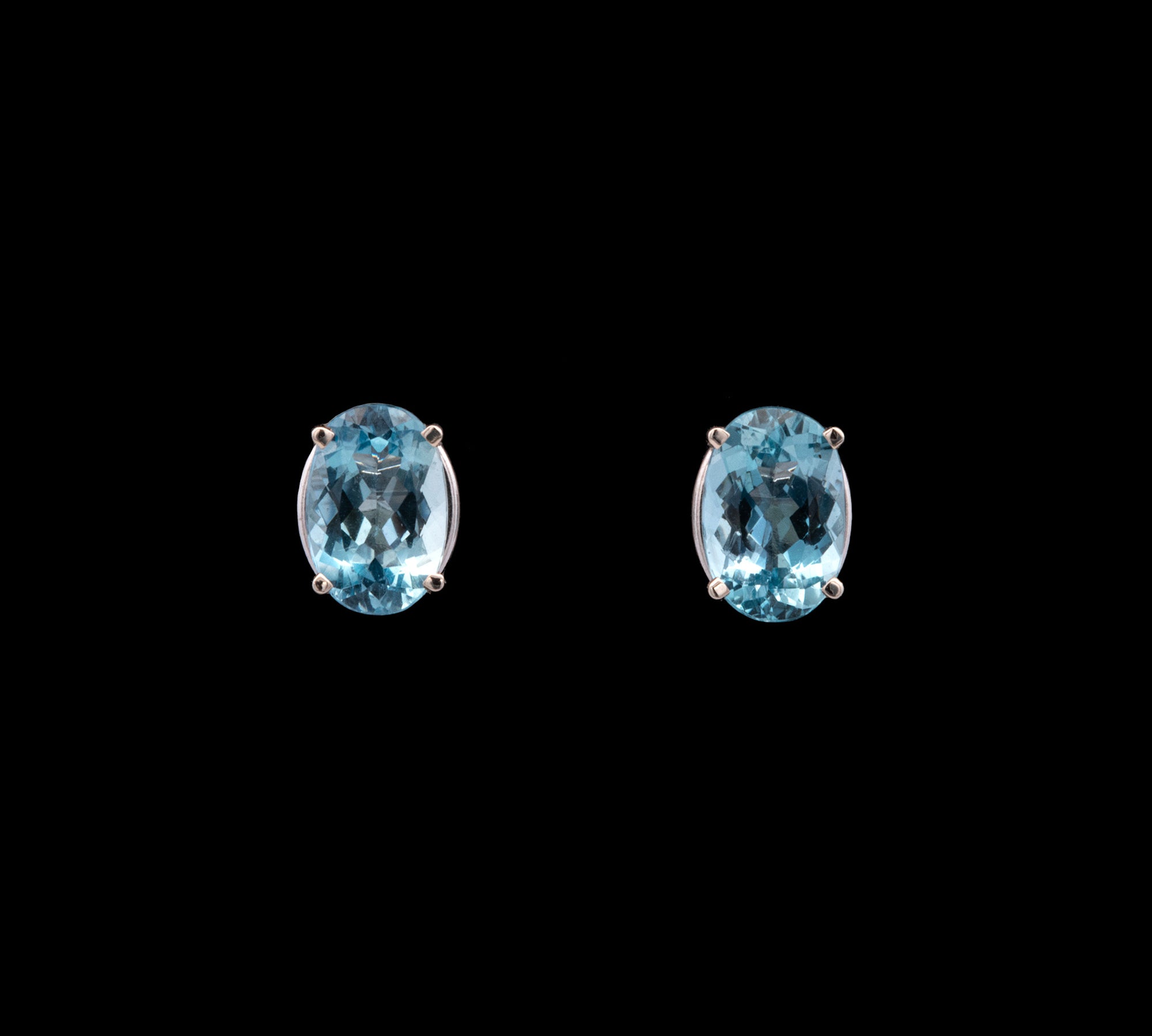 14K White Gold 2.85ctw Oval Aquamarine Stud Earrings