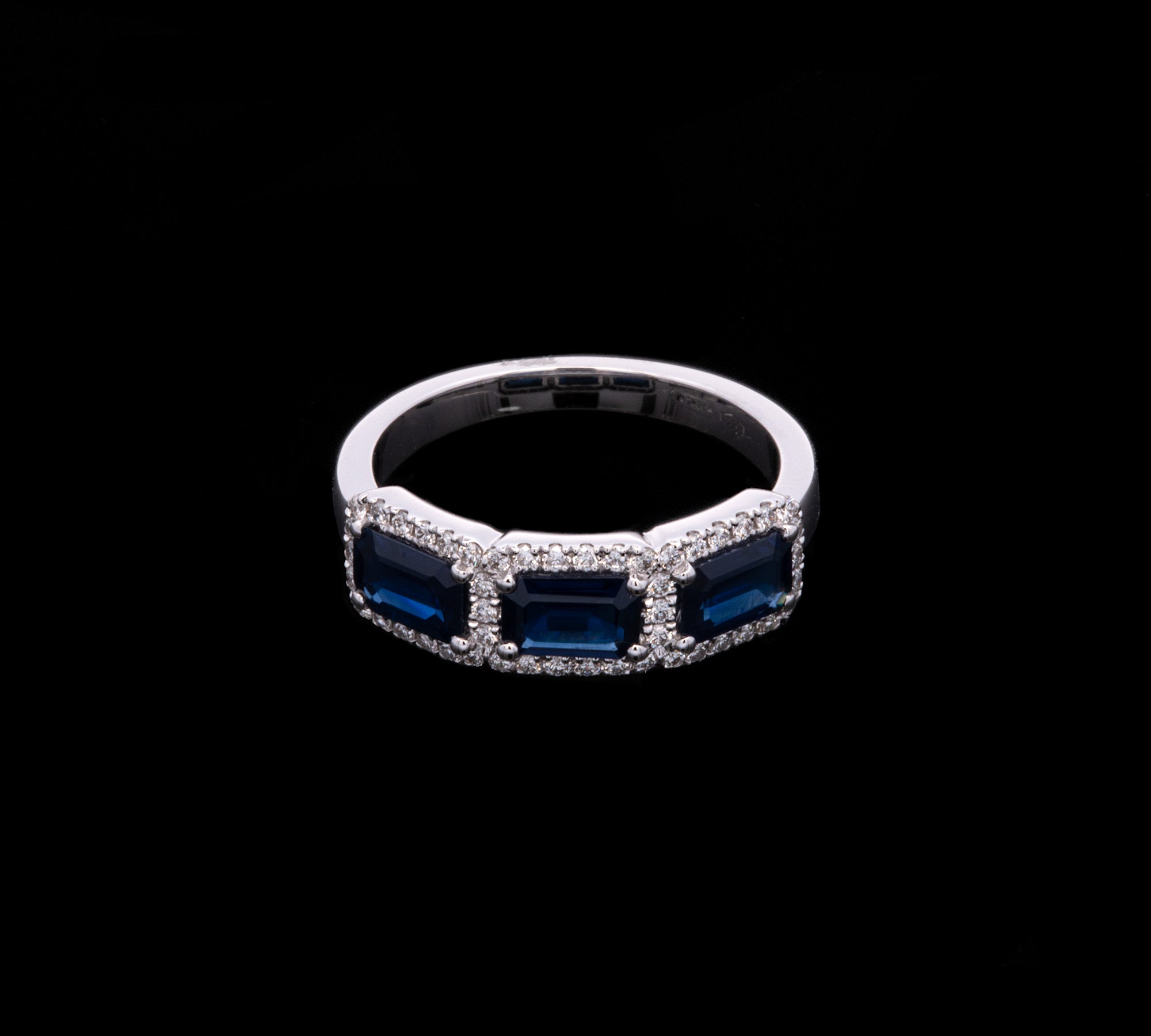 18K White Gold Emerald Cut Sapphire And Round Diamond Ring