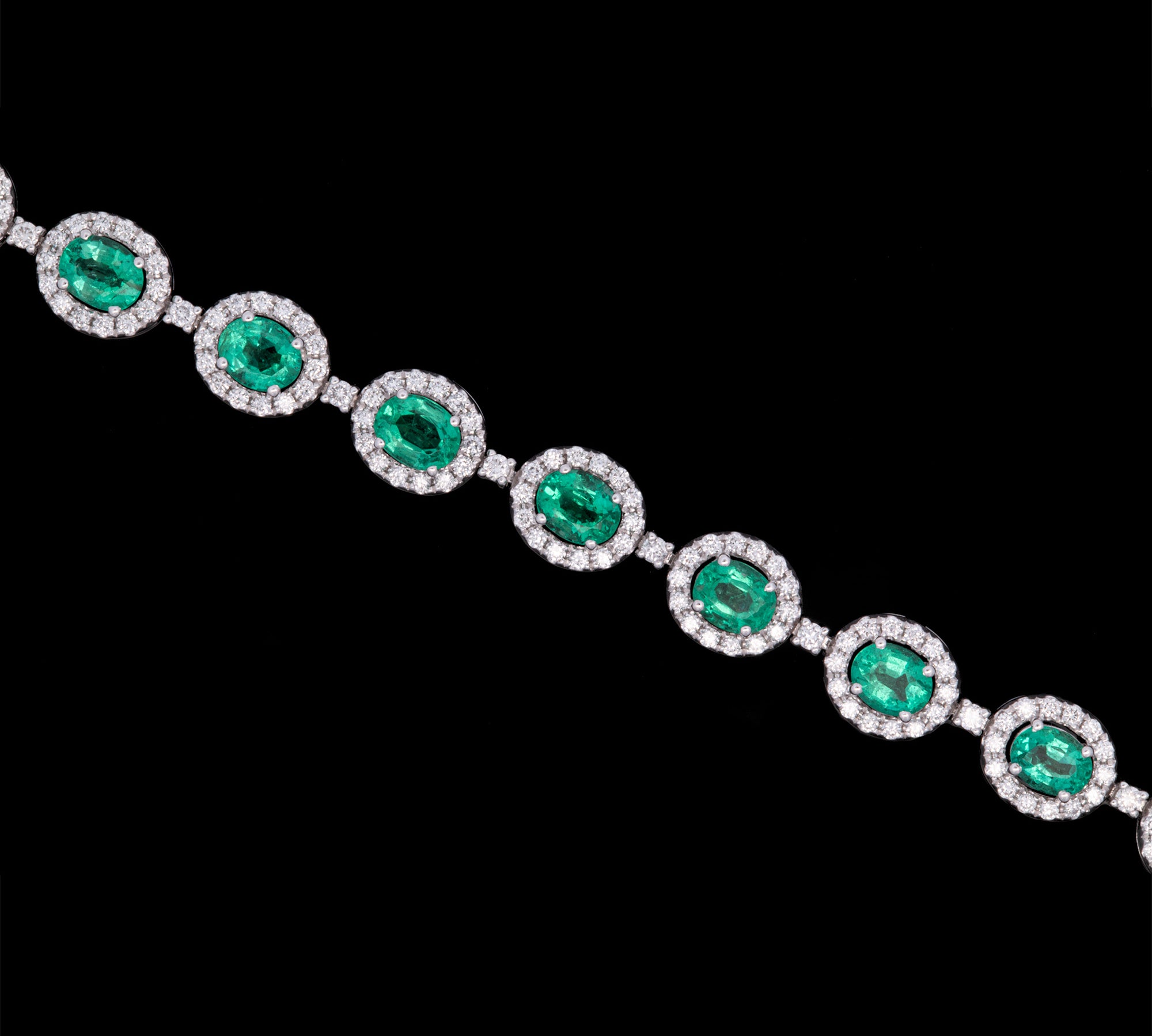 18K White Gold Oval Emerald And Diamond Bracelet