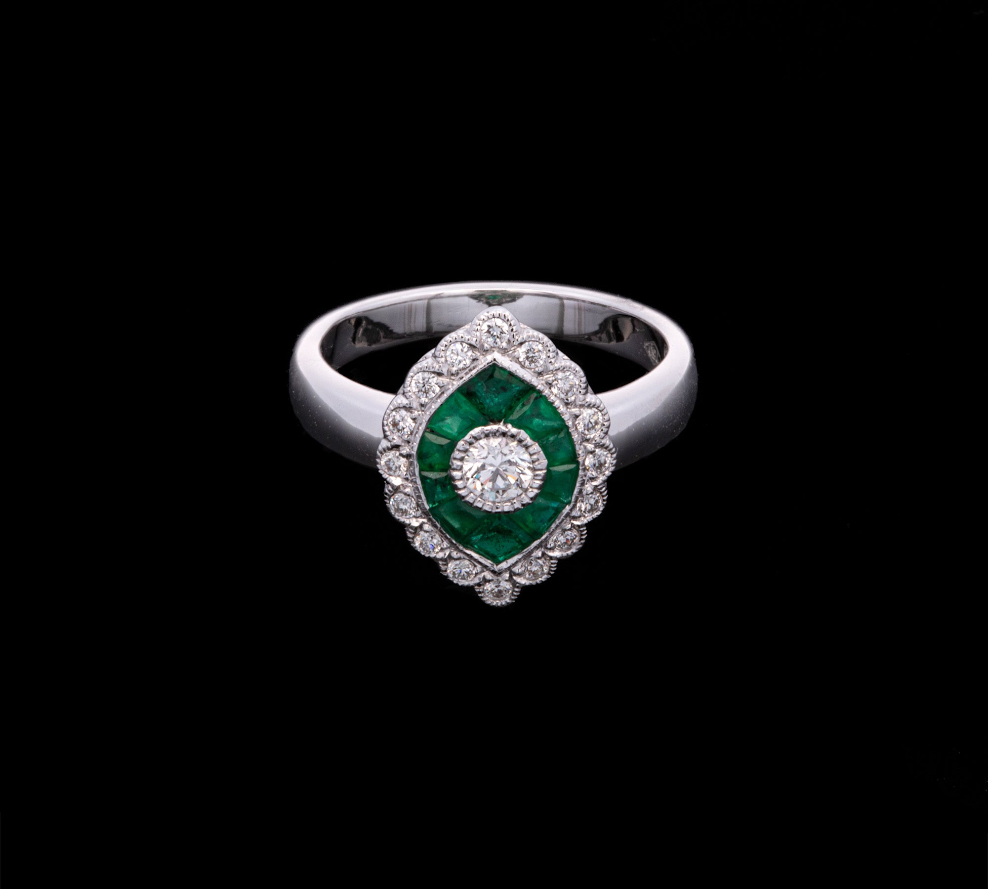 18K White Gold French Cut Emerald And Round Diamond Diamond Ring
