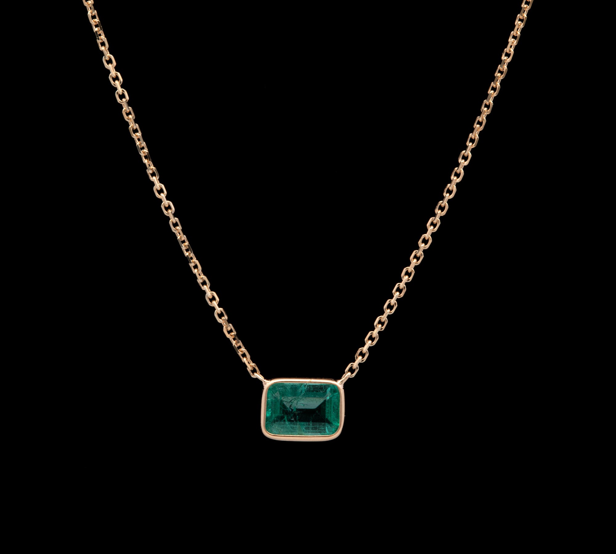 18K Yellow Gold Bezel Set 0.90ctw Emerald Necklace, 18 Inches