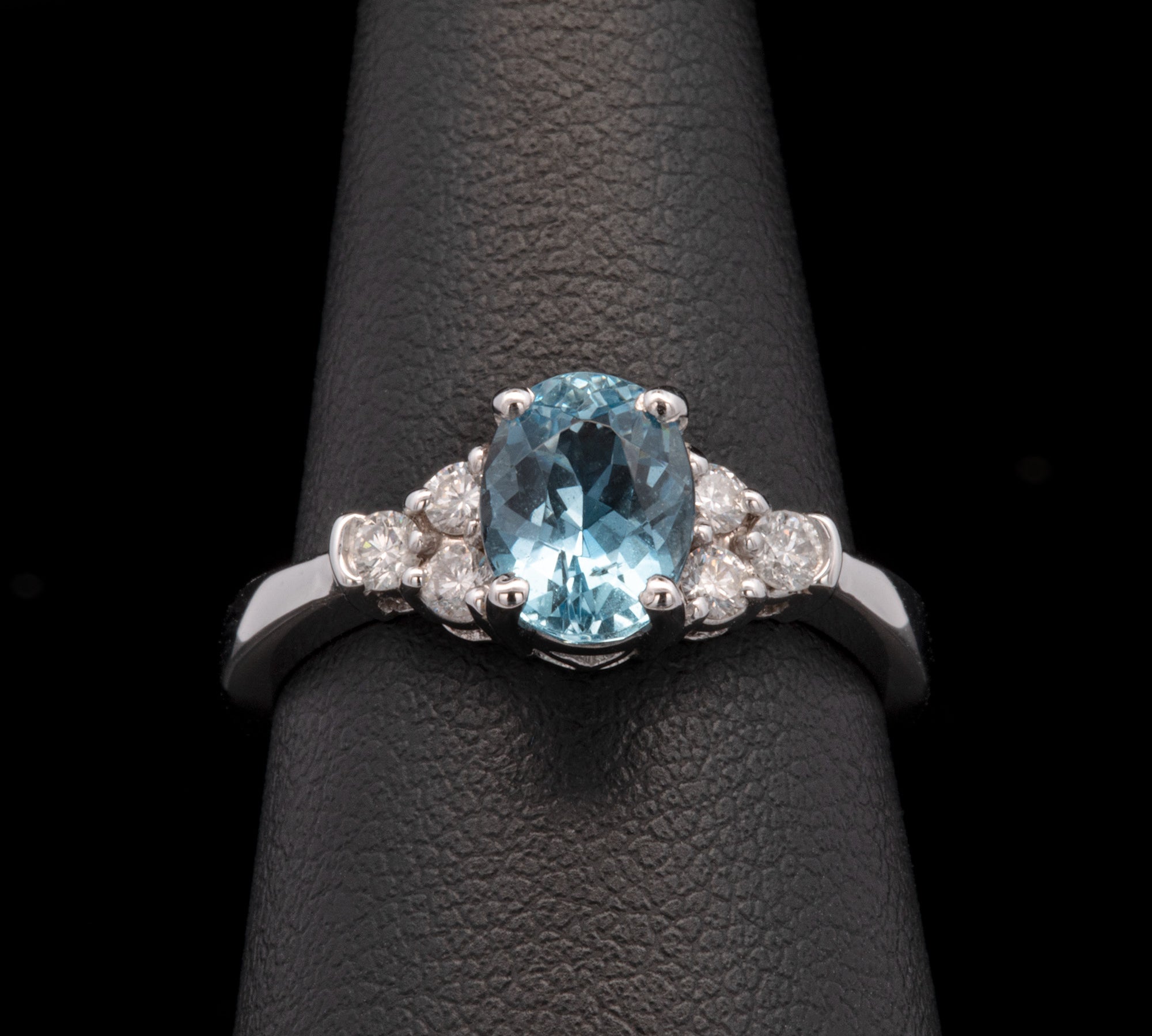 14K White Gold Oval Aquamarine And Diamond Ring