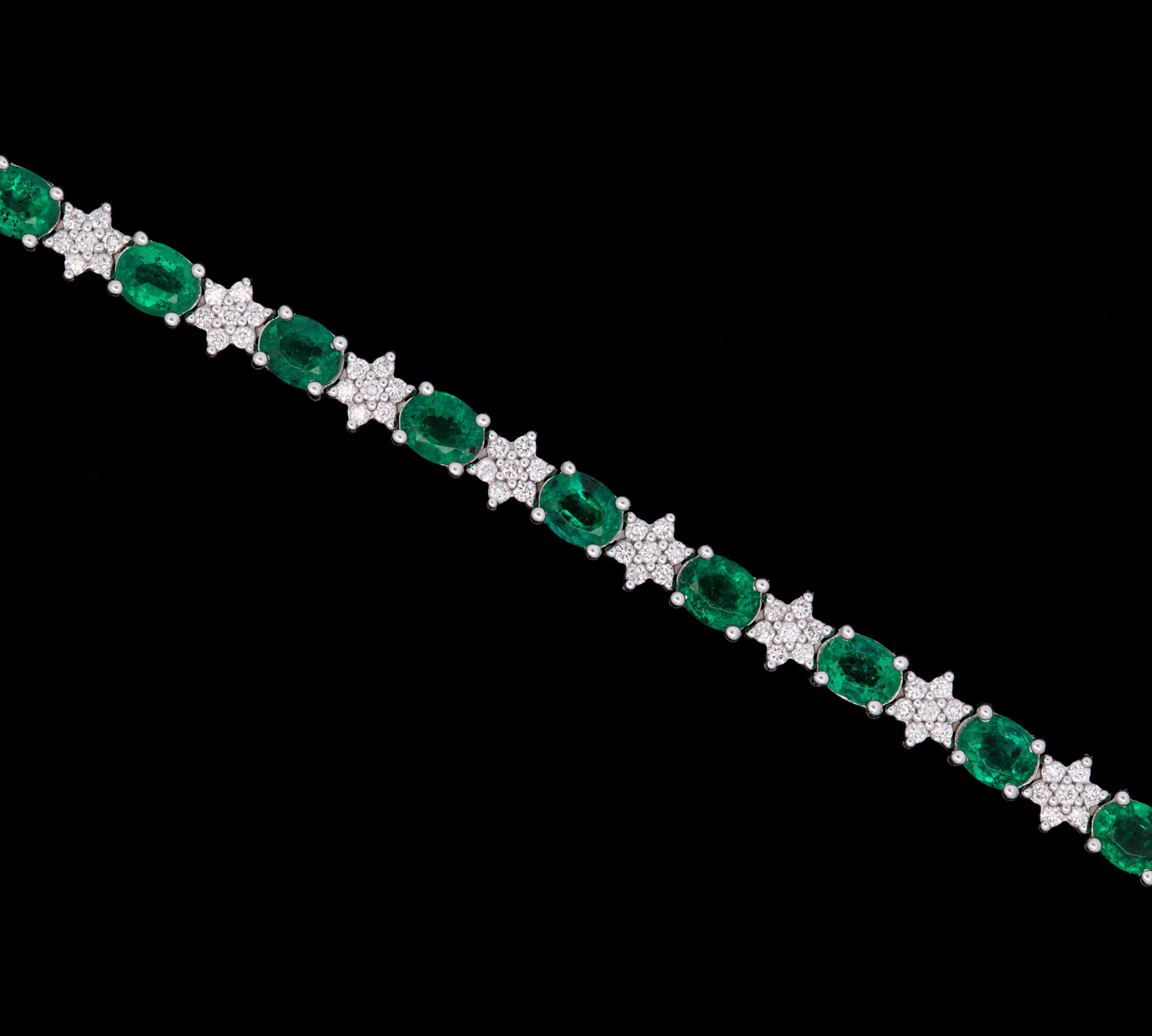 18K White Gold Oval Emerald And Diamond Star Bracelet