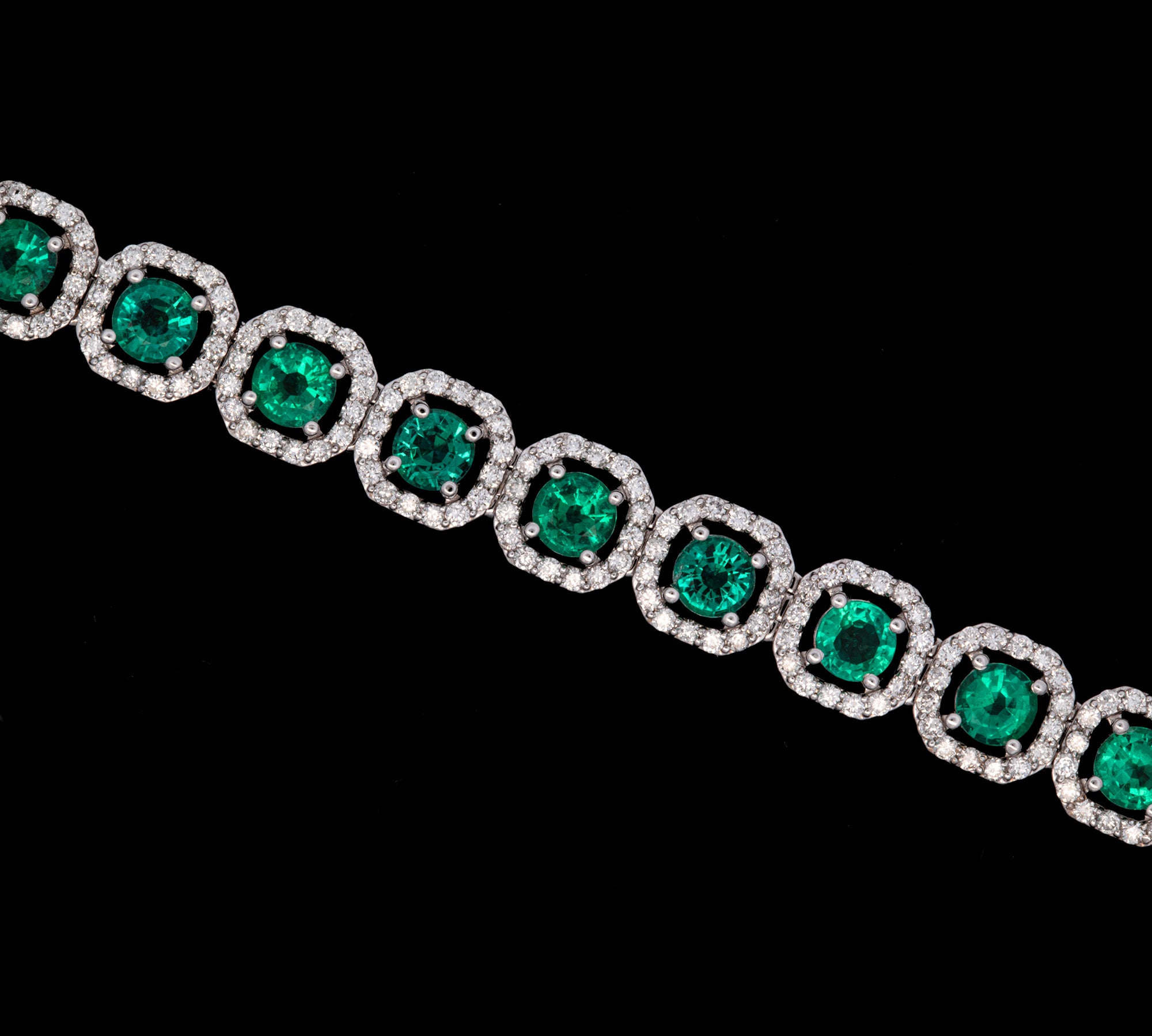18K White gold Emerald And Diamond Halo Bracelet, 7 Inches