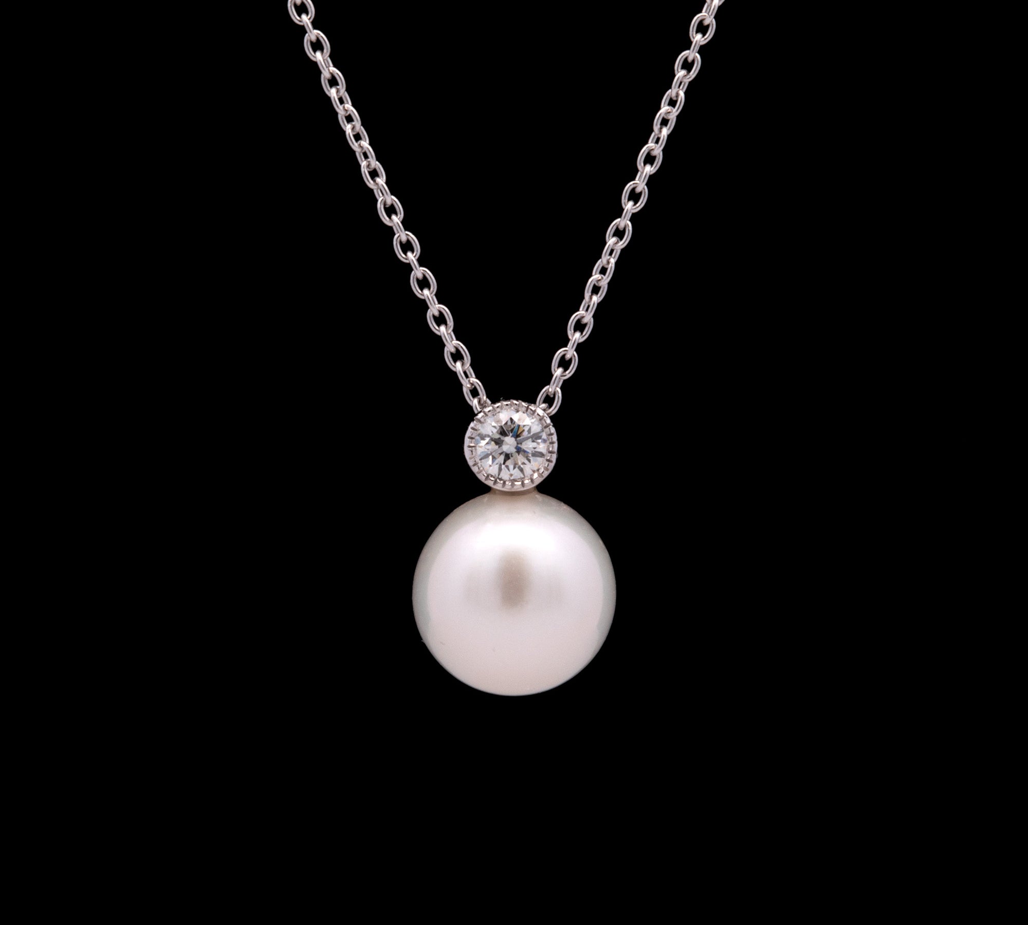 18K White Gold Pearl Drop Pendant With Diamond