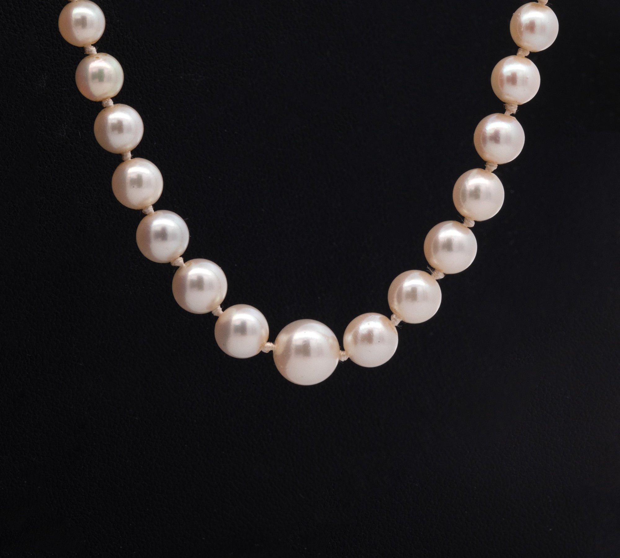 10K White Gold 'Mikimoto' Graduated Pearl Strand Necklace, 18 Inches