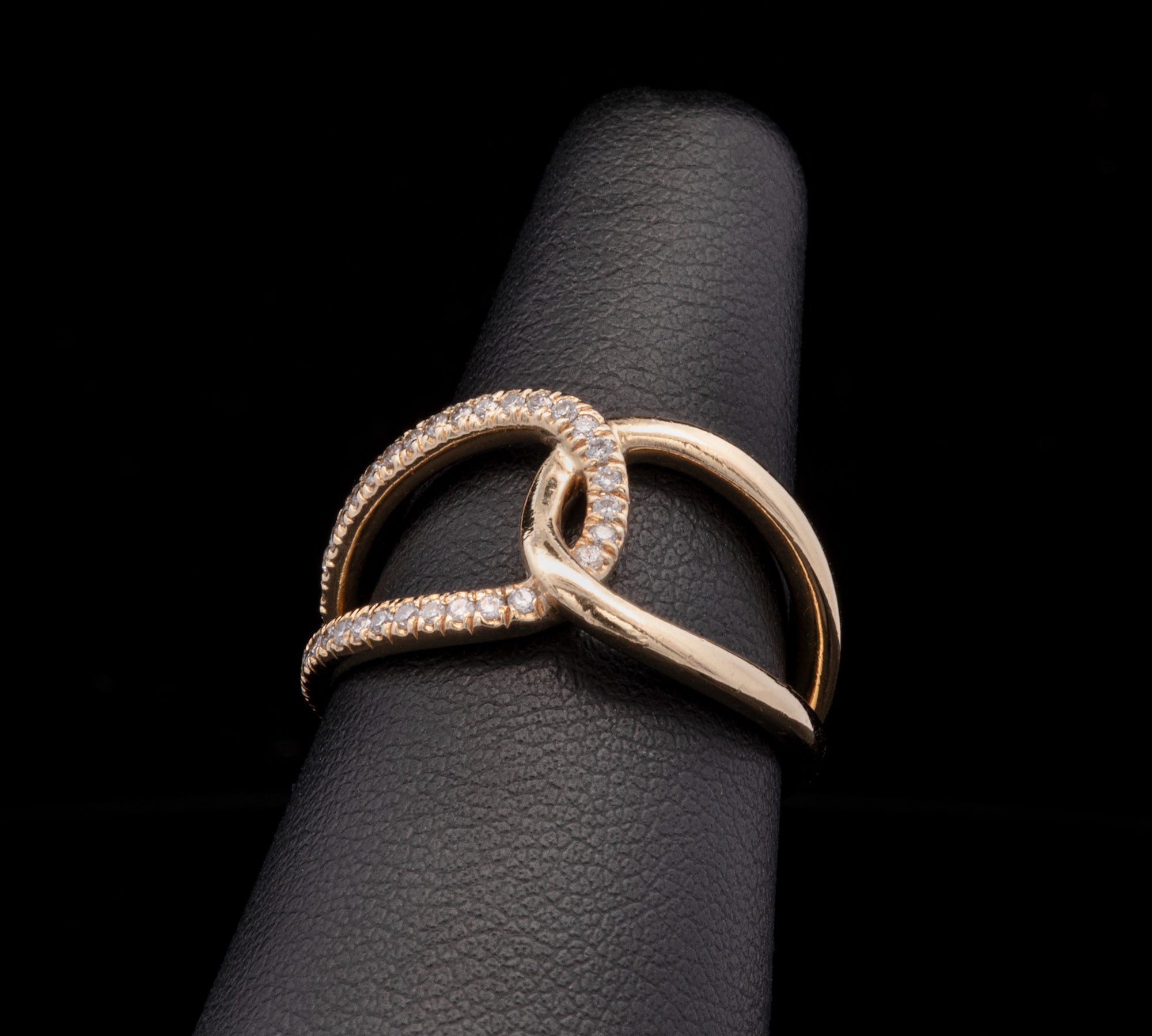 18K Yellow Gold Intertwined Band With Diamond Accents