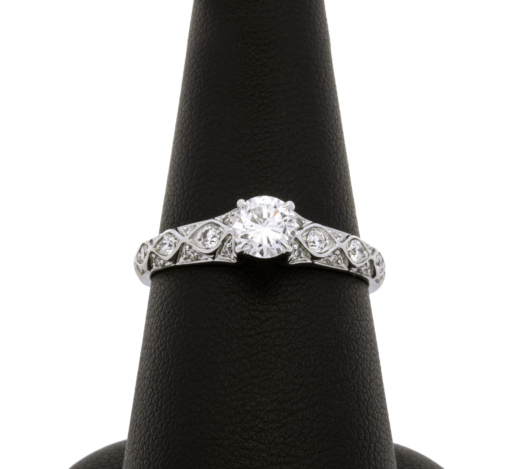 18K White Gold Round Diamond Diamond Ring