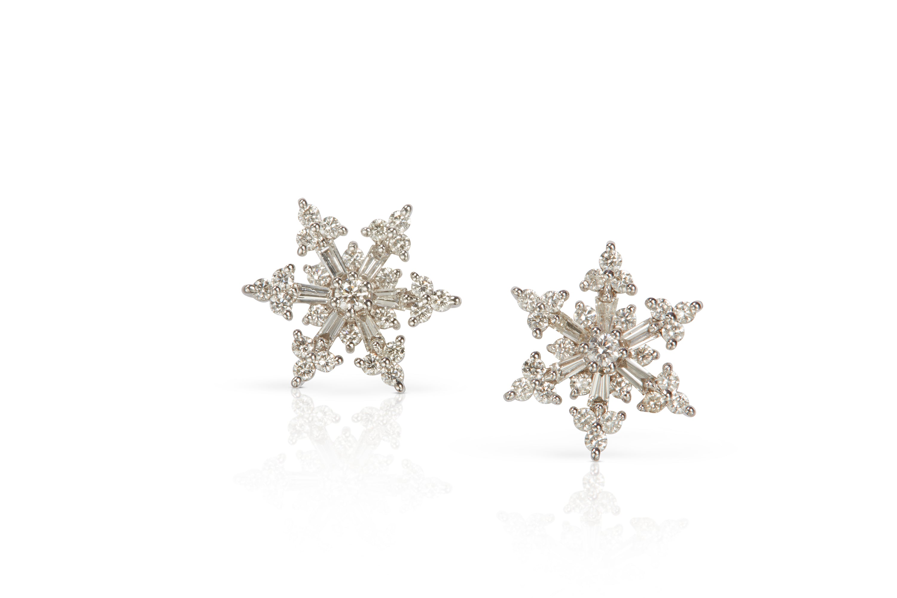 Snowflake stud earrings , Snowflake studs, small snowflake studs, Snowflake  earring ,dainty studs, Christmas gift